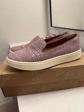 Sofft Women's Croc-Embossed Slip-On Sneakers in Mulberry, sz 8